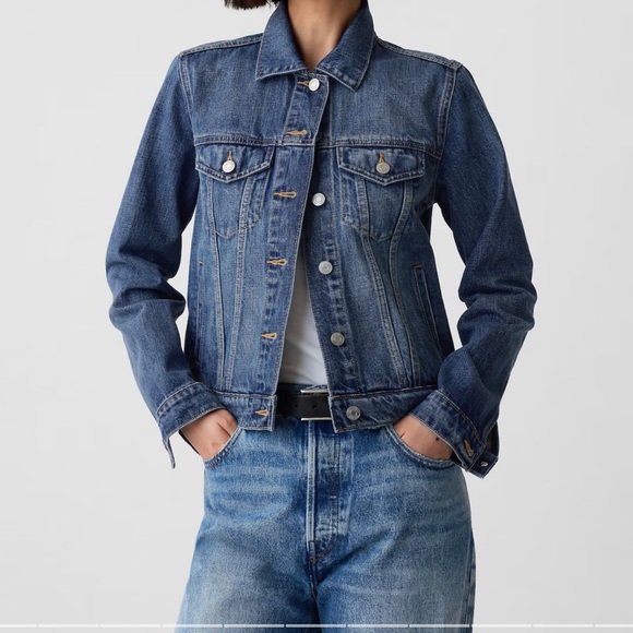 GAP Women’s Icon Distressed Denim Jacket, size Large, looks almost new 👖🤠 - Picture 1 of 8